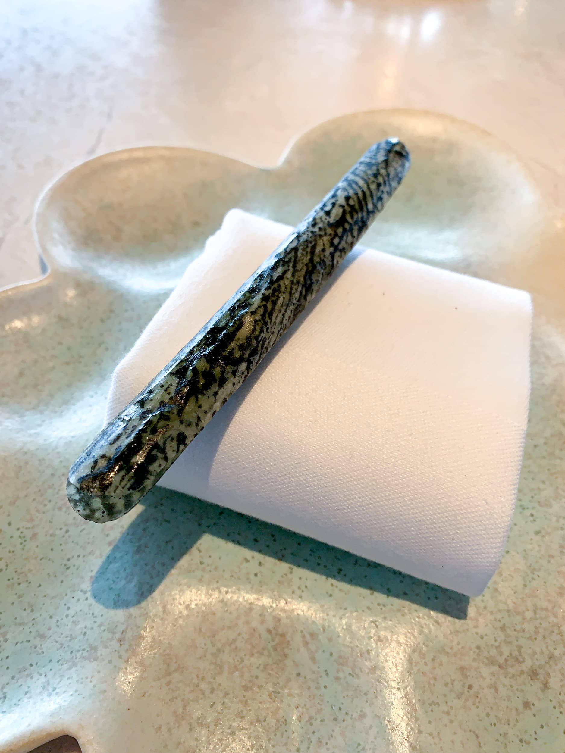 "Razor clam" with minerals and sour cream