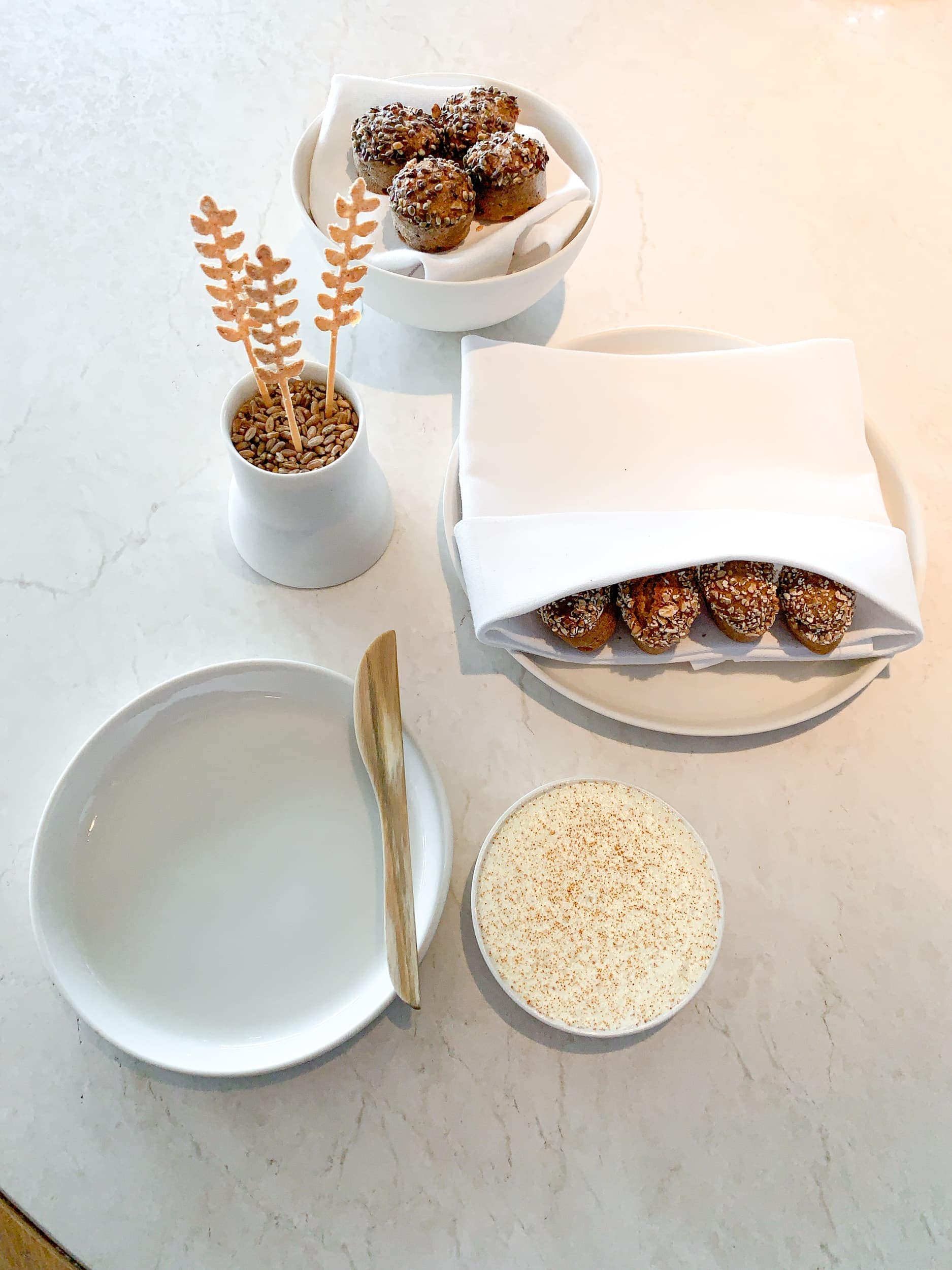 Crispy grains, bread with old grains, and bread with seeds