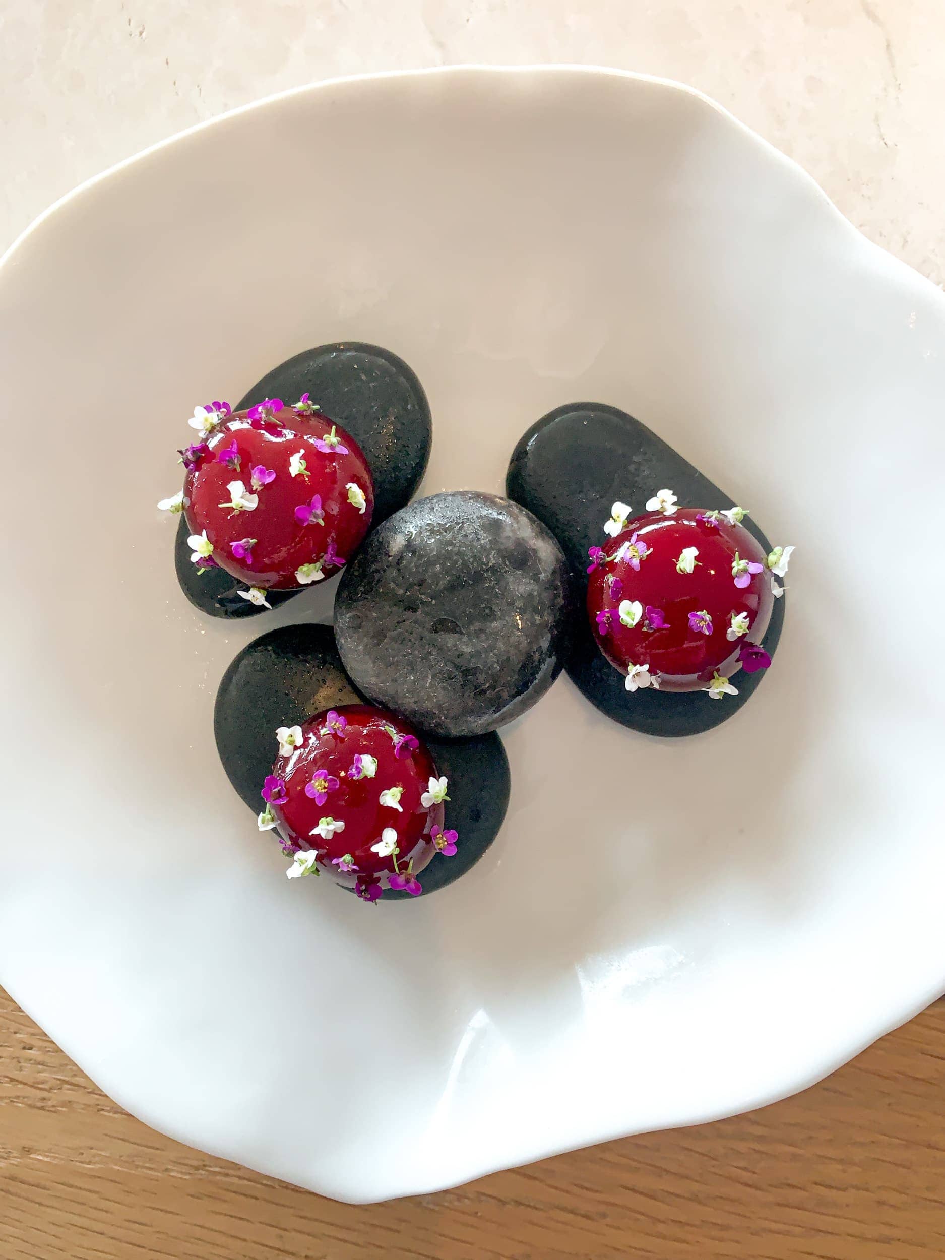 Scallop "red stones" and horseradish