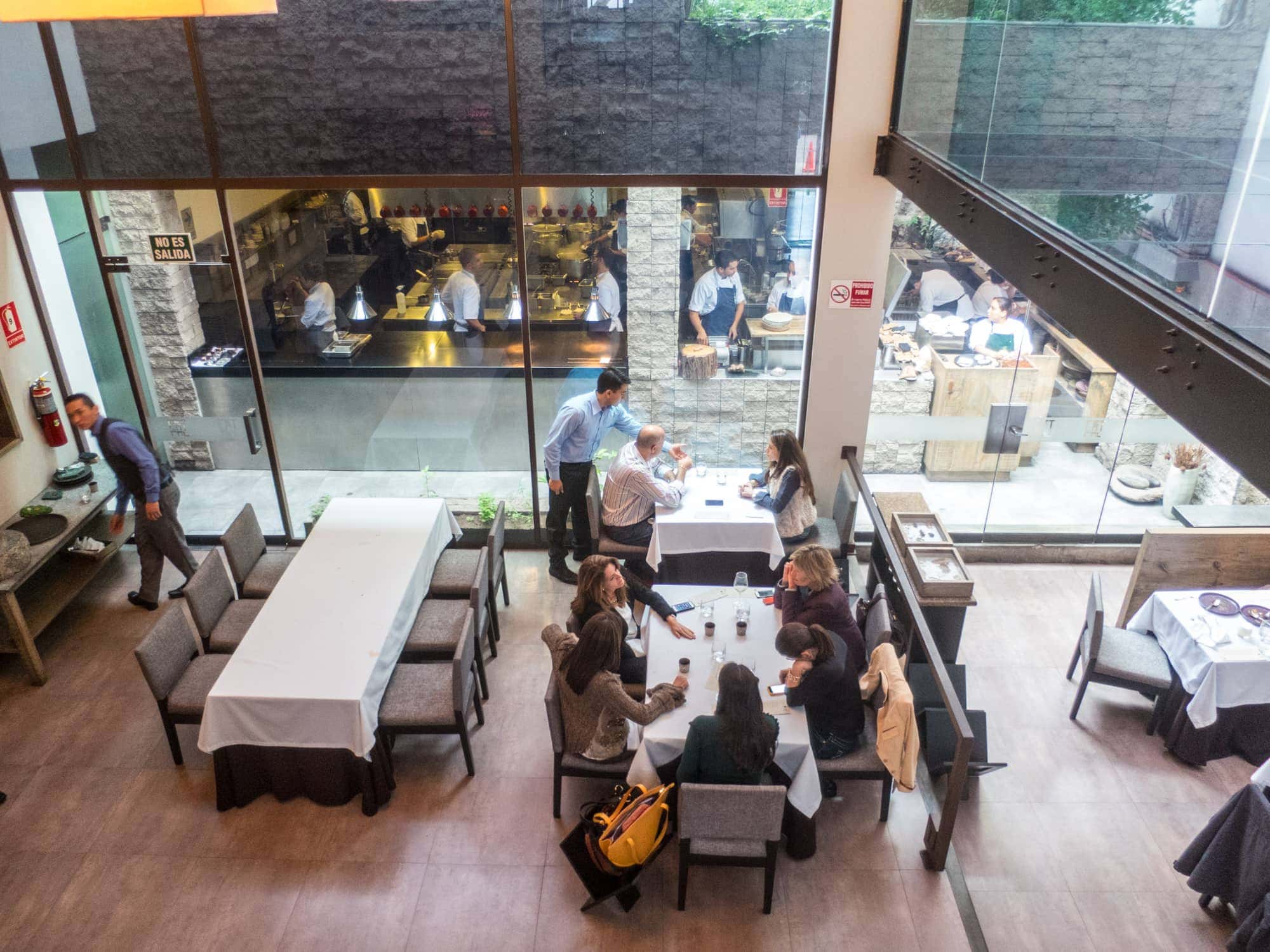 Central Restaurante's interior and kitchen.