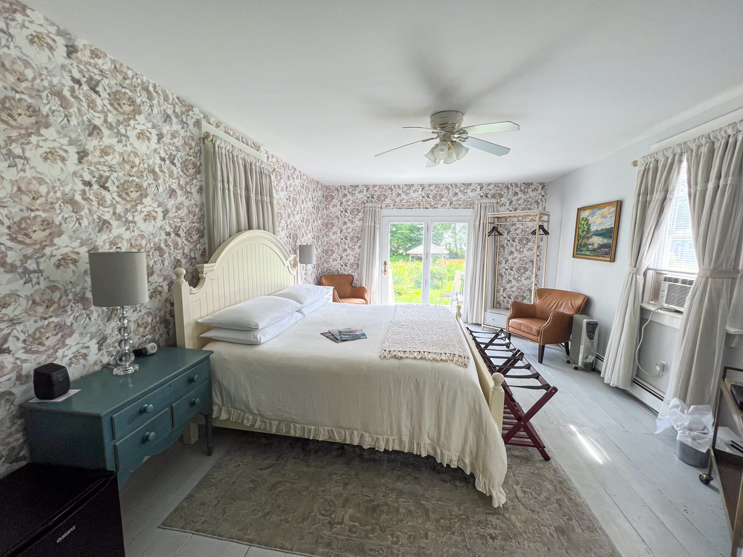 Island Cottage bedroom at LimeRock Inn