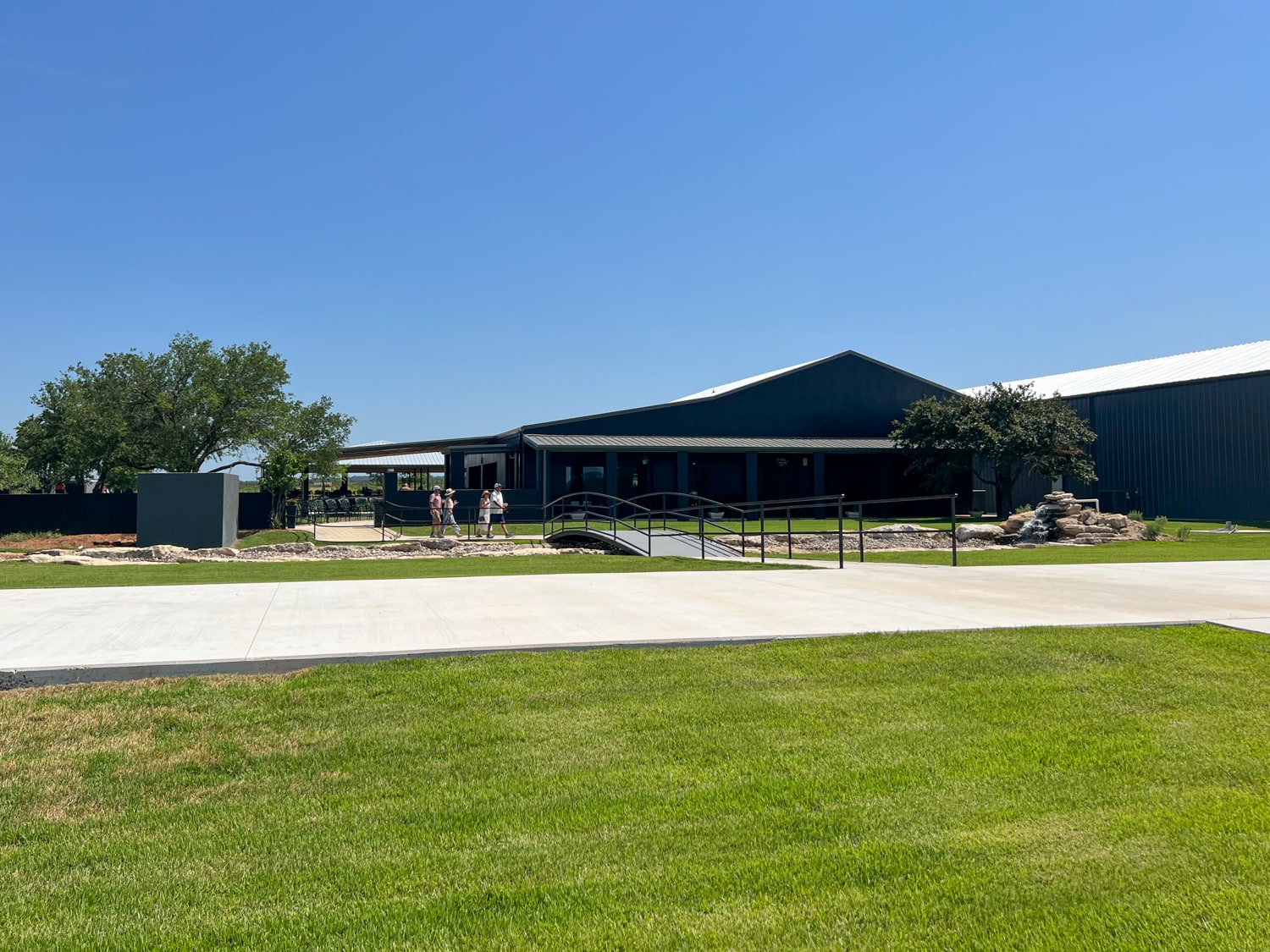 slate-theory-winery-in-texas-hill-country-feastio