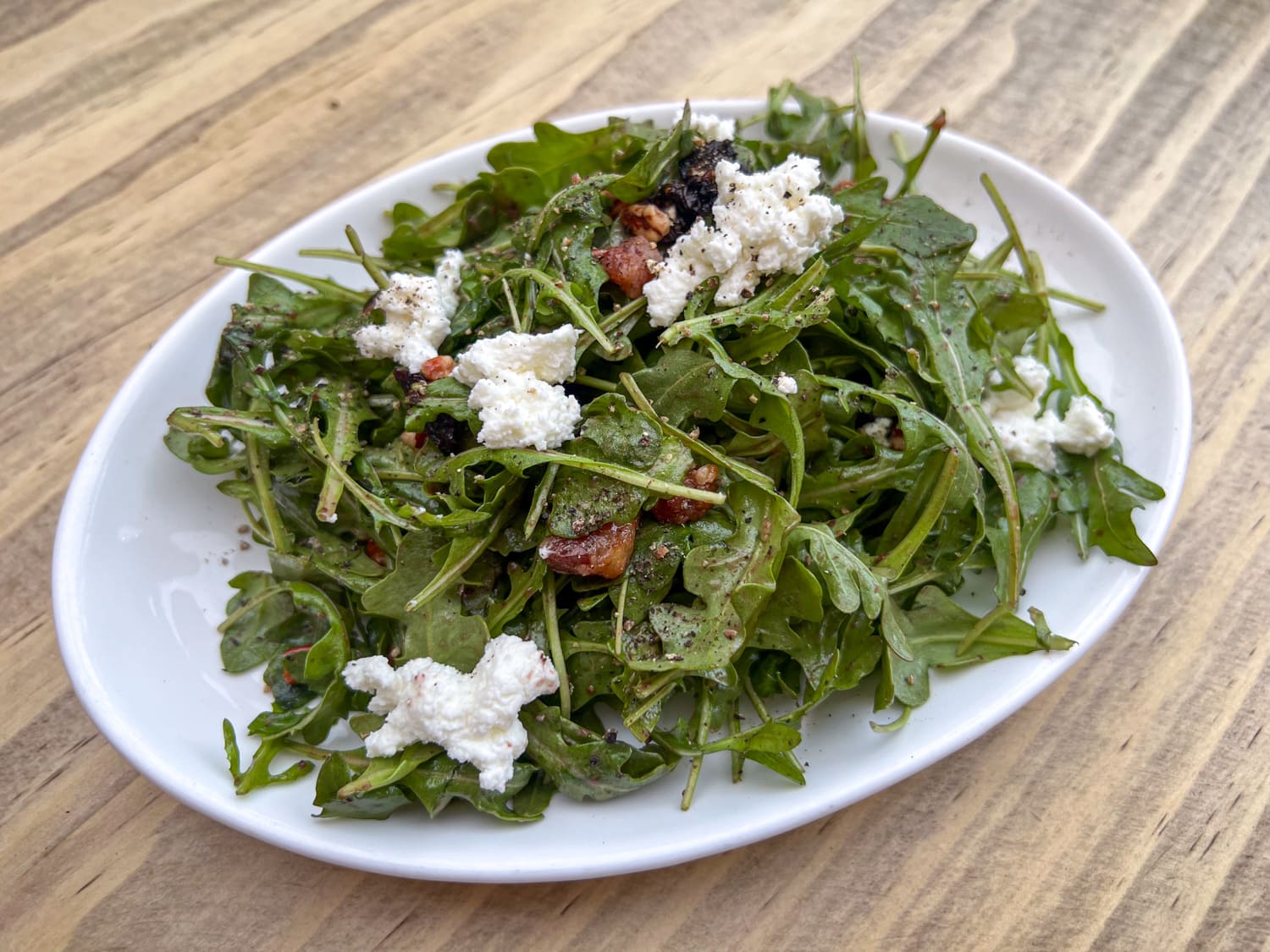 Arugula and fig salad with toasted pecans and pancetta