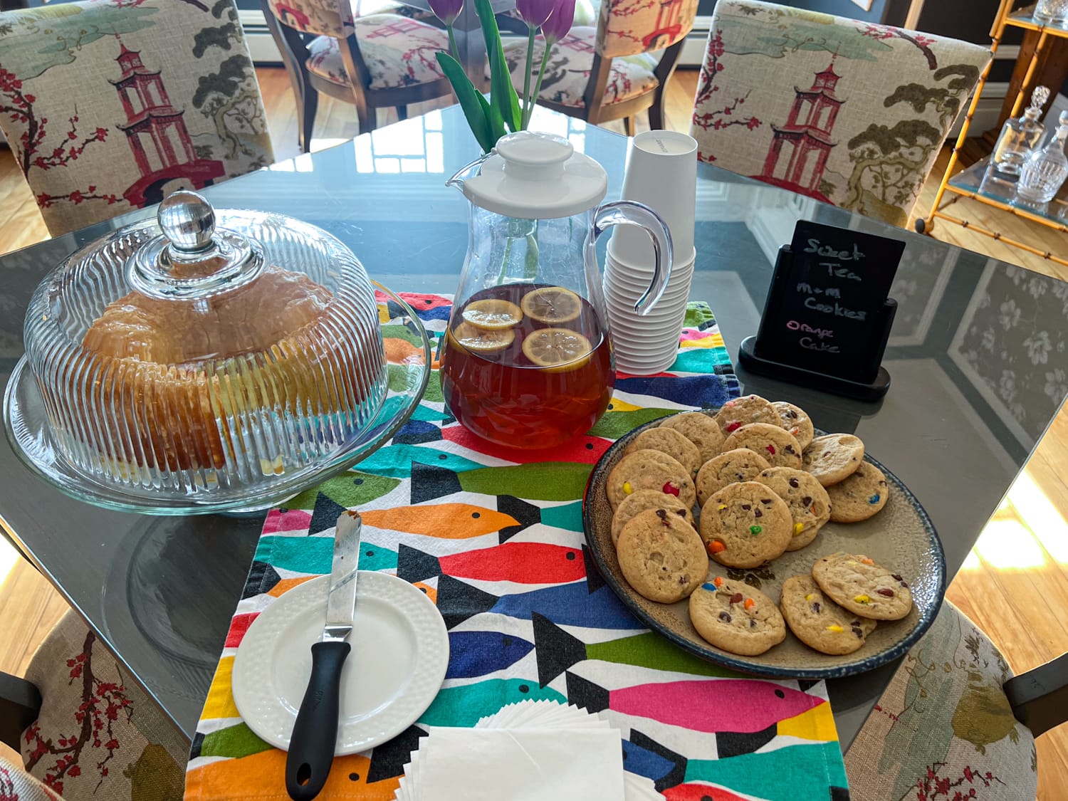 Afternoon iced tea, cookies, and cake