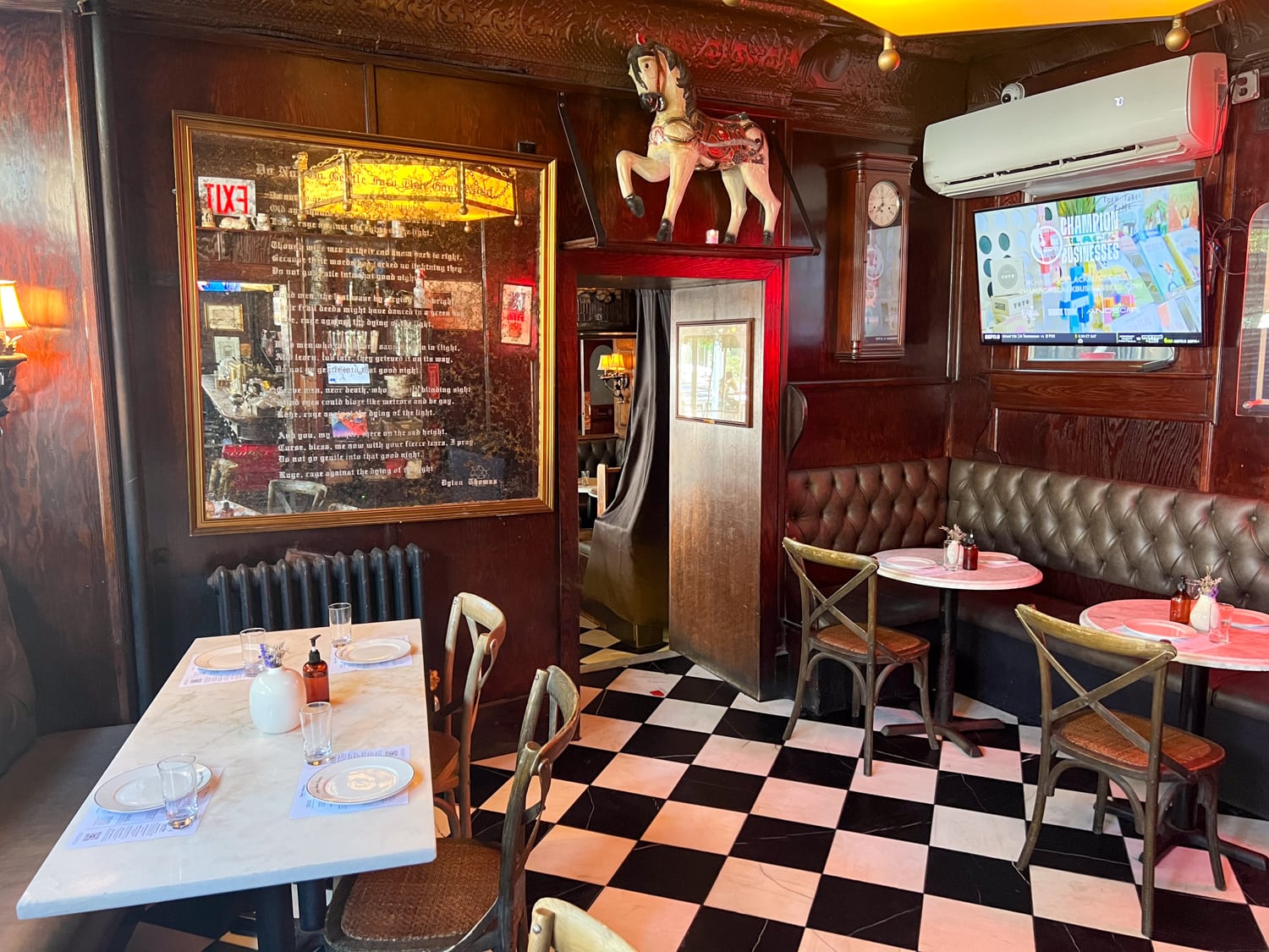 White Horse Tavern's interior