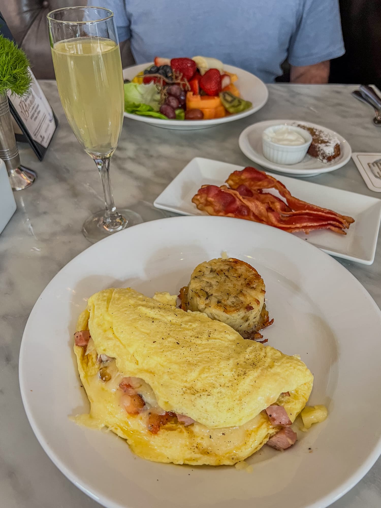 Omelette with hash browns