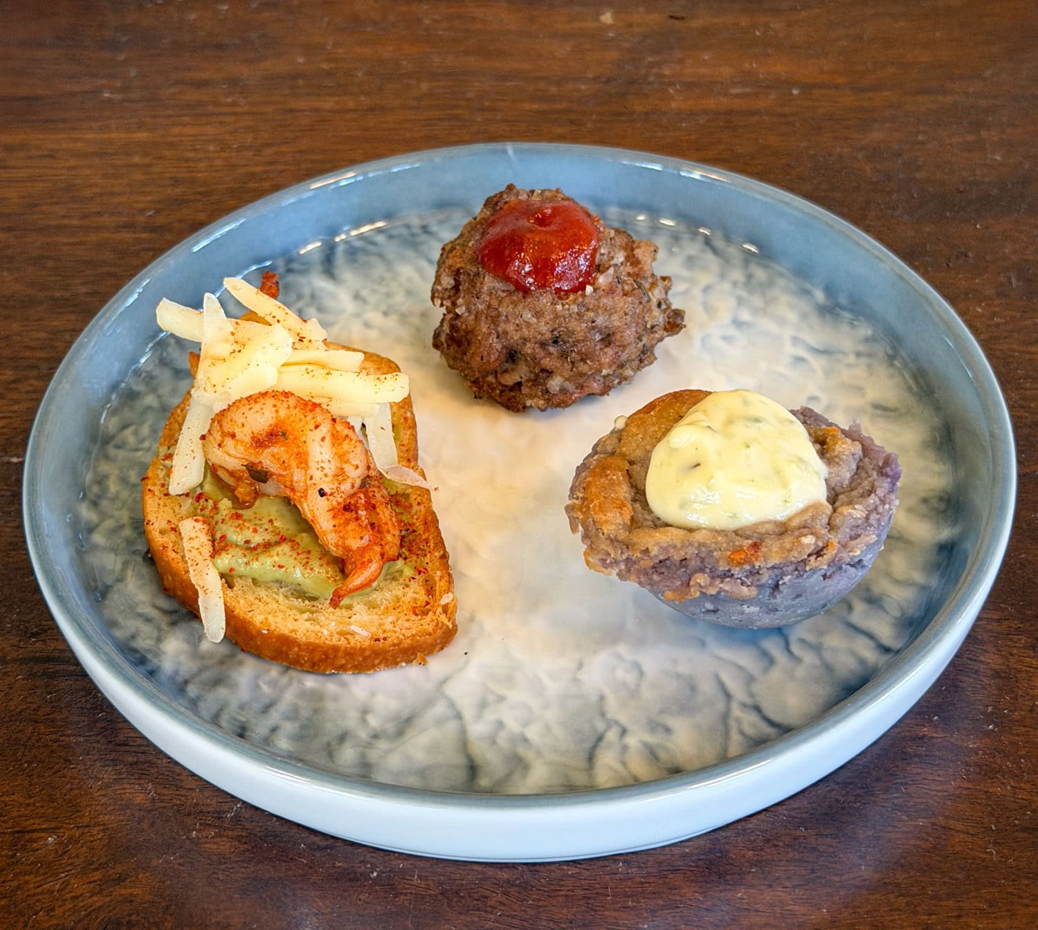 Complimentary hors d'oeuvres served during evening wine hour at Wentworth Mansion in Charleston.